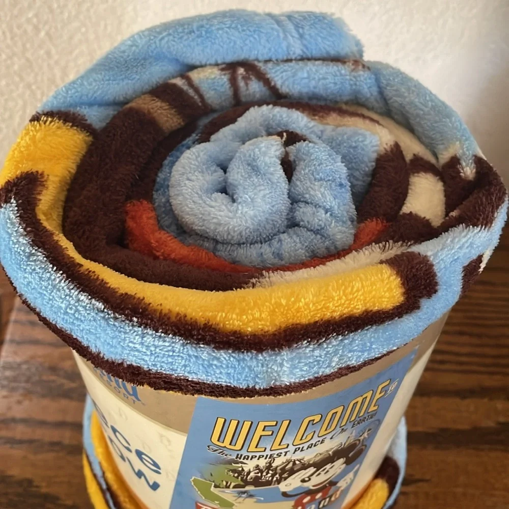 Disneyland Fleece Throw NEW UNOPENED 😊